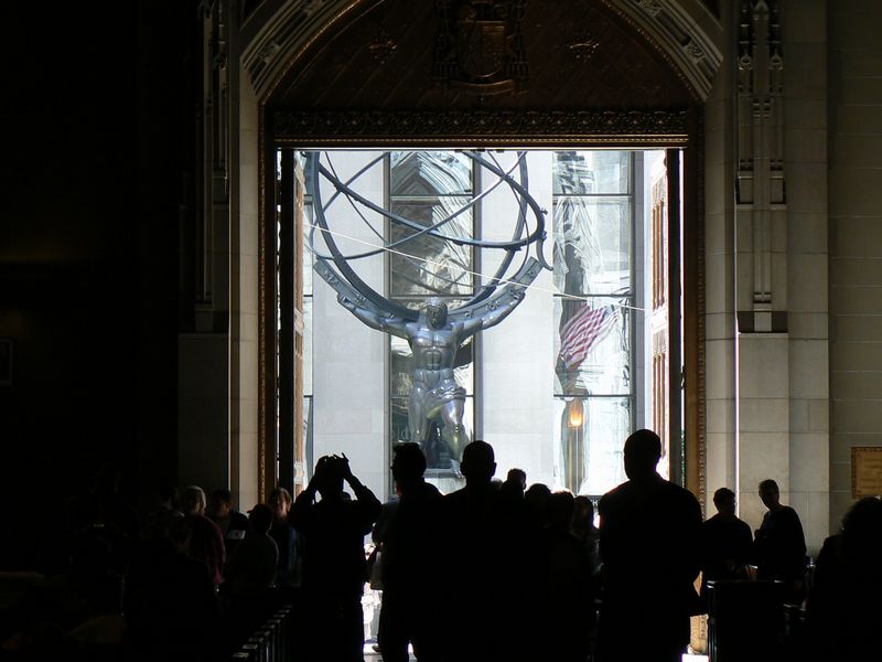 Rockfeller Center et The Top Of The Rock: statue d Atlas vu de St Patrick Cathedral